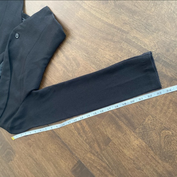 FOREVER 21 Black Cropped Blazer - Picture 8 of 11